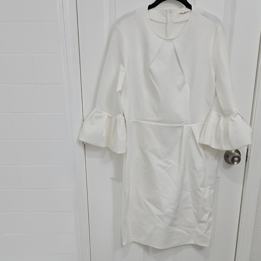 Elegant White Dress with Ruffled Sleeves